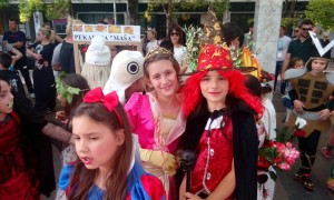 image-f65bbe2aa533bfc9ad8bd6177602da05ffd8388213d12982d8936e6334a1642b-V