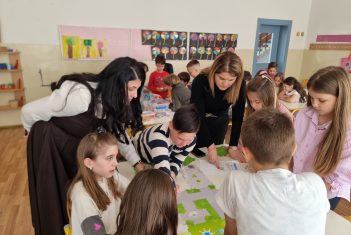 Spoj tehnologije i finansijske pismenosti: Radionica „Robotika za najmlađe u III-4 “