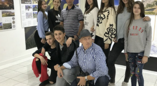 UČENICI IX RAZREDA OŠ ,,SUTJESKA“POSJETILI IZLOŽBU NIKOLE LATKOVIĆA I LUKE CAKIĆA