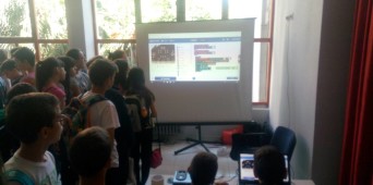 Učenici naše škole predstavili posjetiocima mogućnosti programiranja na micro:bit uređajima