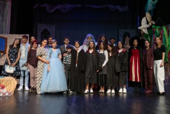 Predstava ,,Hari Poter i zagrljaj prijatelja” na Velikoj sceni KIC-a ,,Budo Tomović”