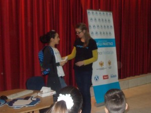 Scene iz predstave surfuj pametno